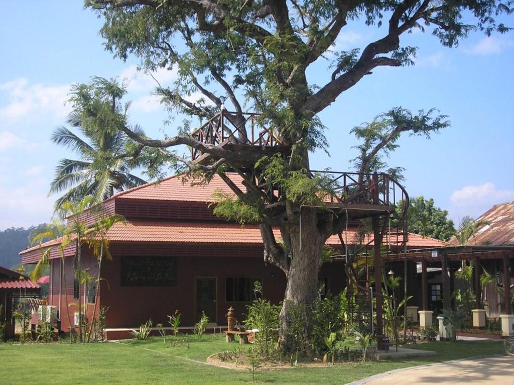 Tamarind Grand Resort Mae Sariang Esterno foto