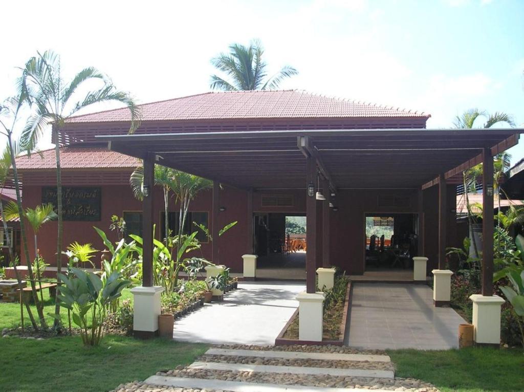 Tamarind Grand Resort Mae Sariang Esterno foto