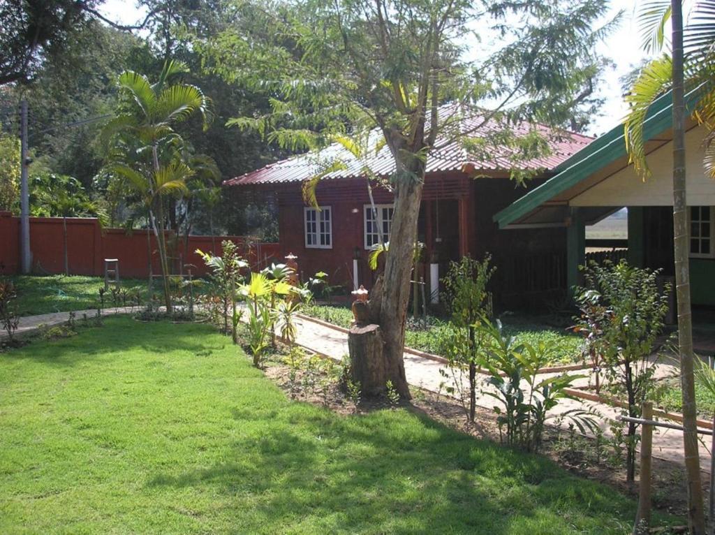 Tamarind Grand Resort Mae Sariang Esterno foto