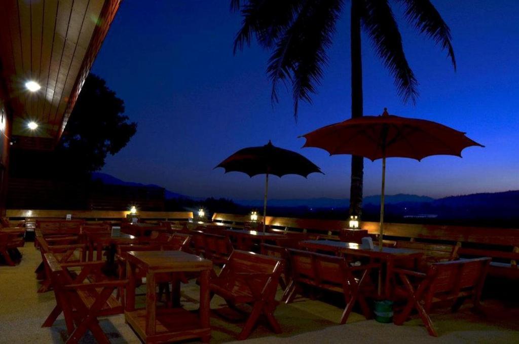 Tamarind Grand Resort Mae Sariang Esterno foto