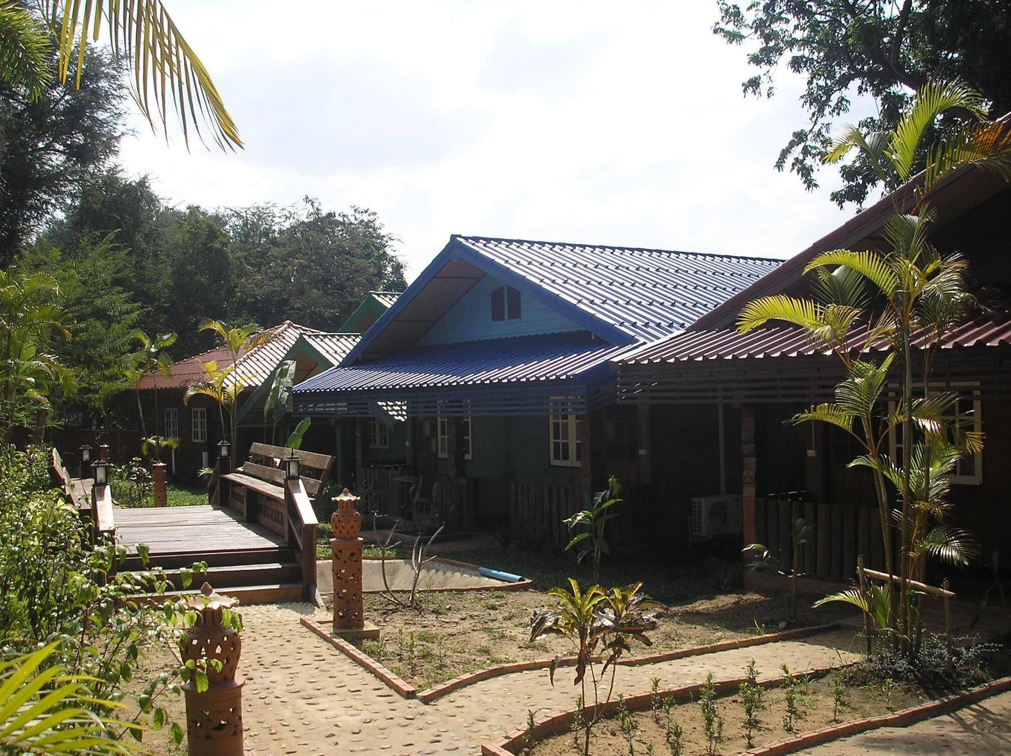 Tamarind Grand Resort Mae Sariang Esterno foto